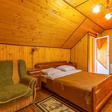 гуцульська світлиця Hotel Bukovel