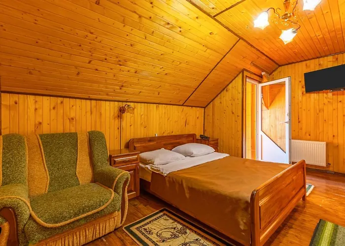 гуцульська світлиця Hotel Bukowel